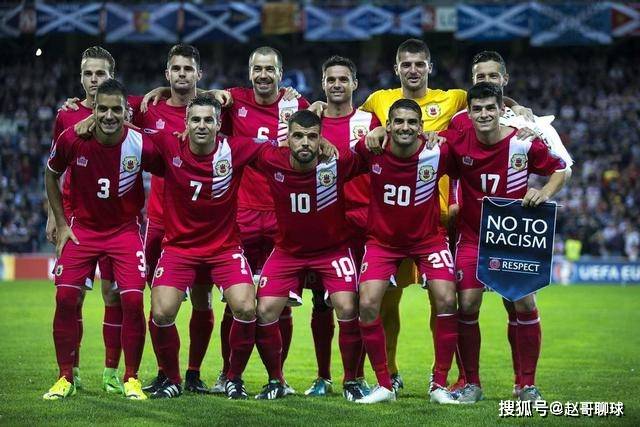 王带四个二！FIFA晒金靴争夺：梅西6球居中，姆登维哈4球分列两侧